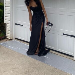 Elegant Black Strapless Evening Gown with Side Slit